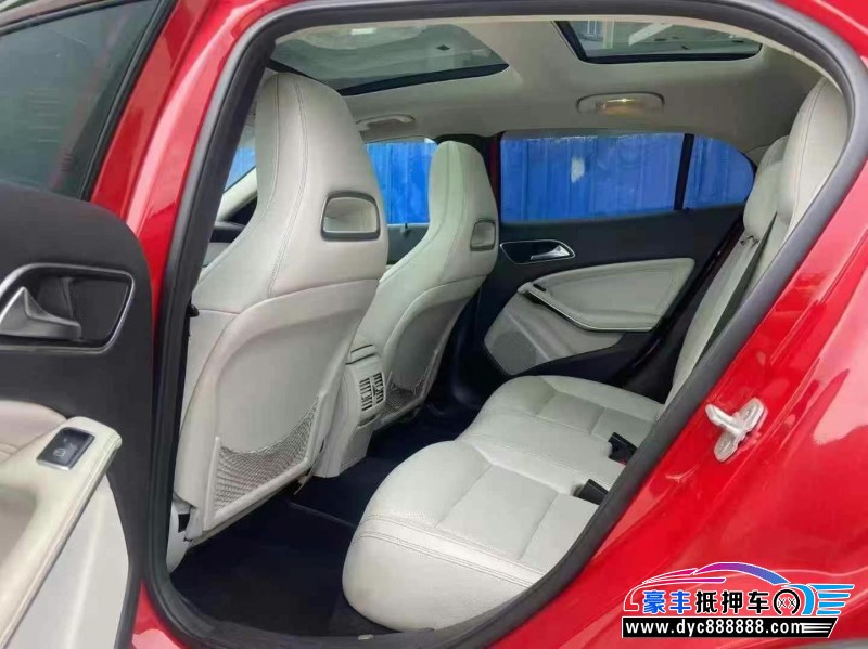 16年奔驰GLA轿车抵押车出售