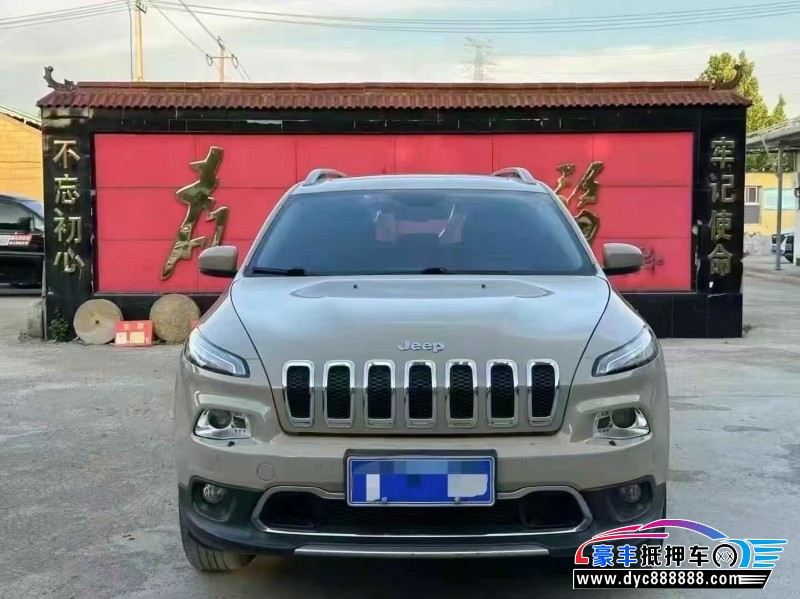 18年Jeep自由光轿车抵押车出售