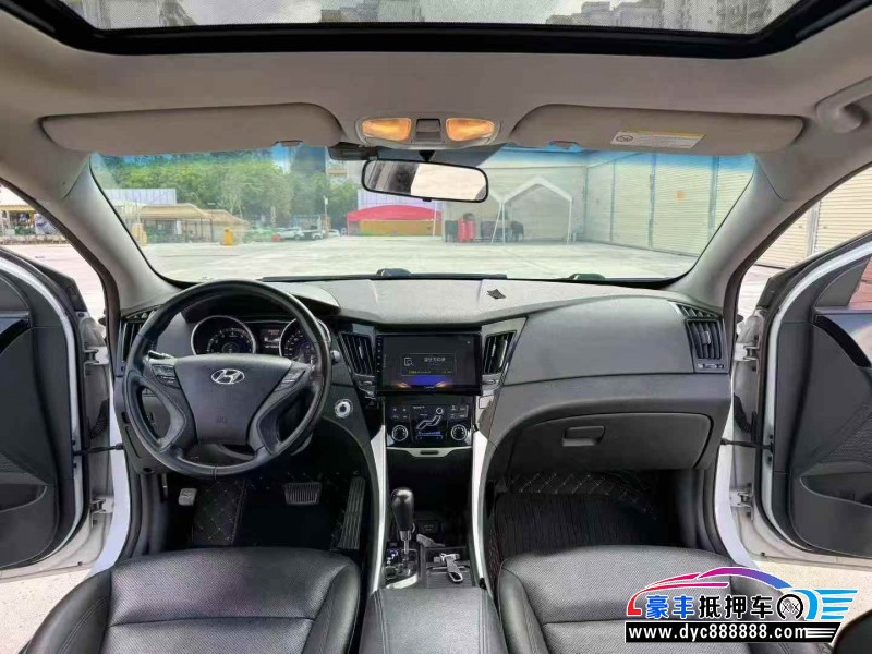 14年现代索纳塔八轿车抵押车出售