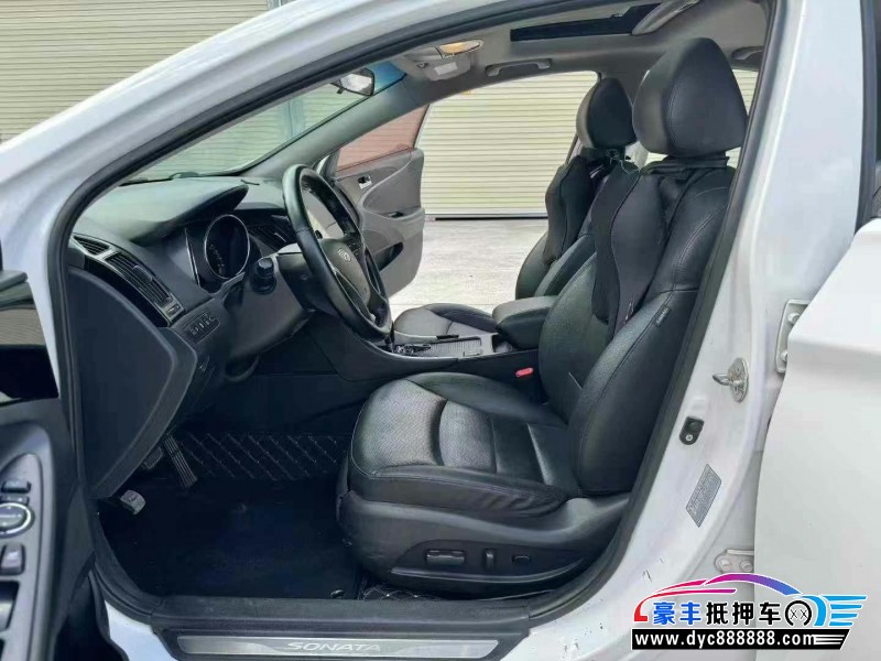 14年现代索纳塔八轿车抵押车出售