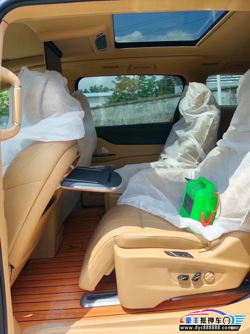 24年岚图梦想家轿车抵押车出售