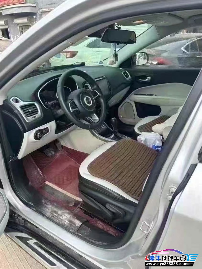 17年Jeep指南者轿车抵押车出售