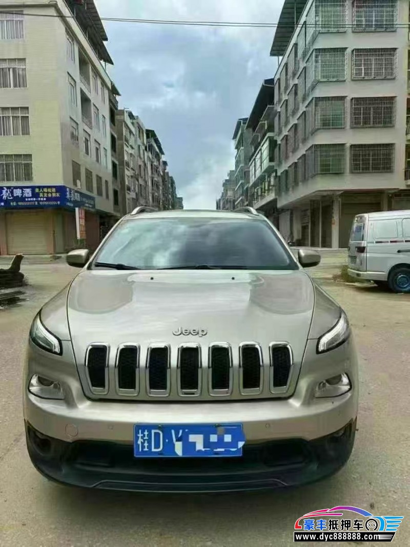 16年Jeep自由光轿车抵押车出售