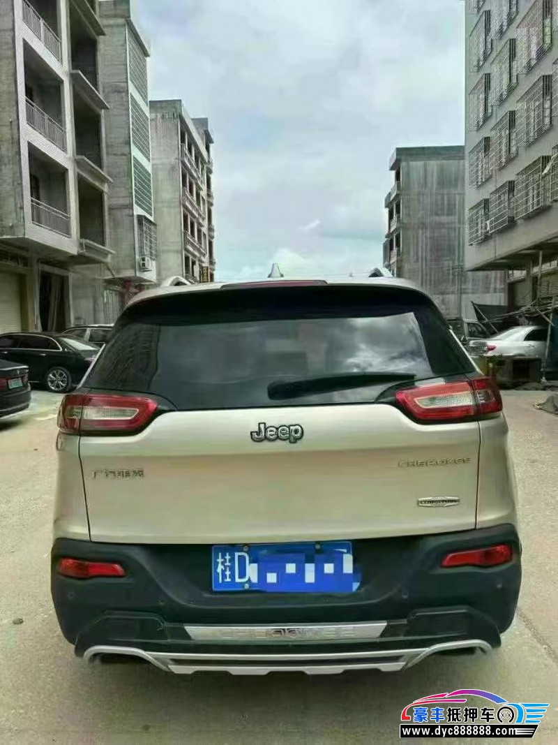 16年Jeep自由光轿车抵押车出售