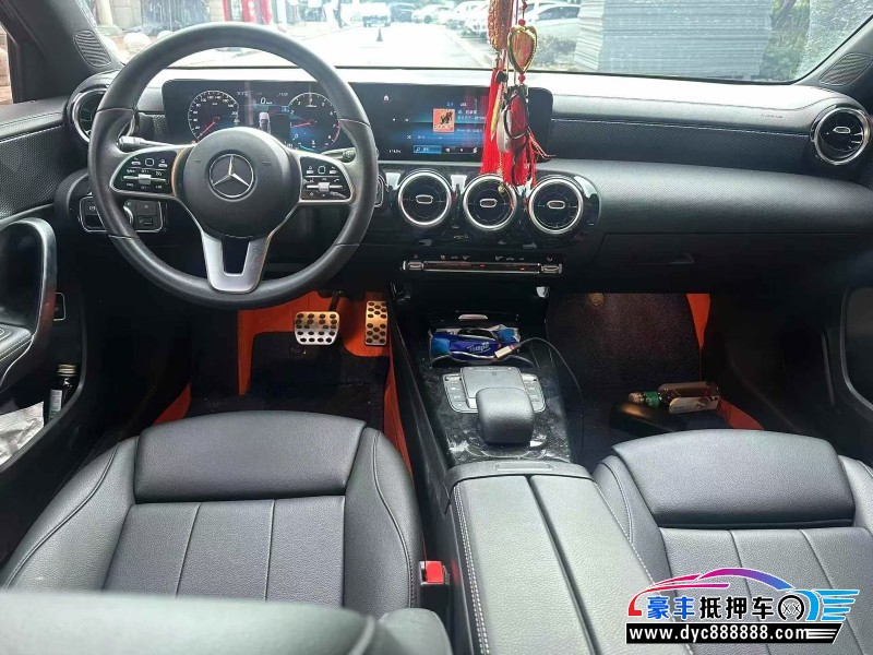 21年奔驰A轿车抵押车出售