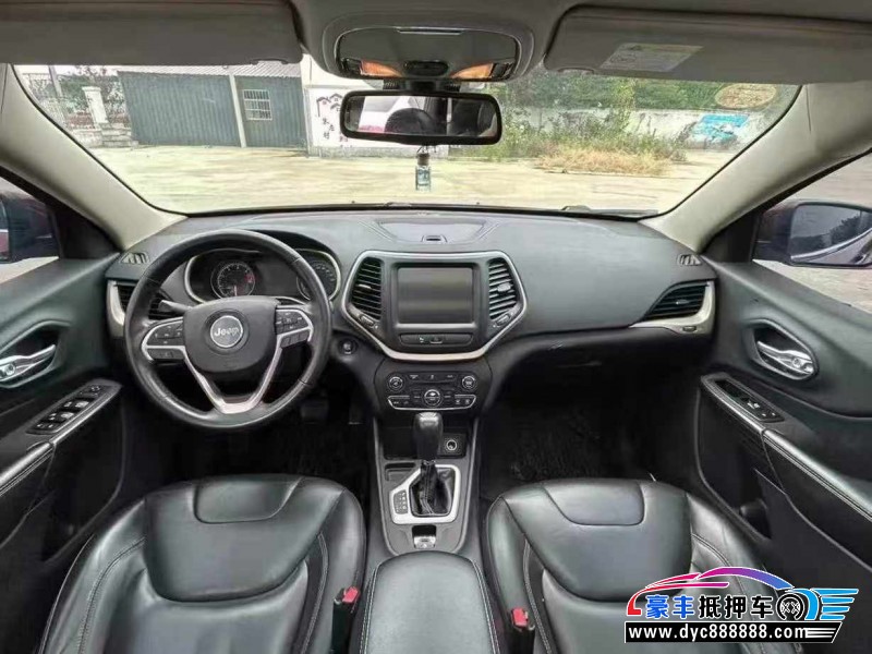 16年Jeep自由光轿车抵押车出售
