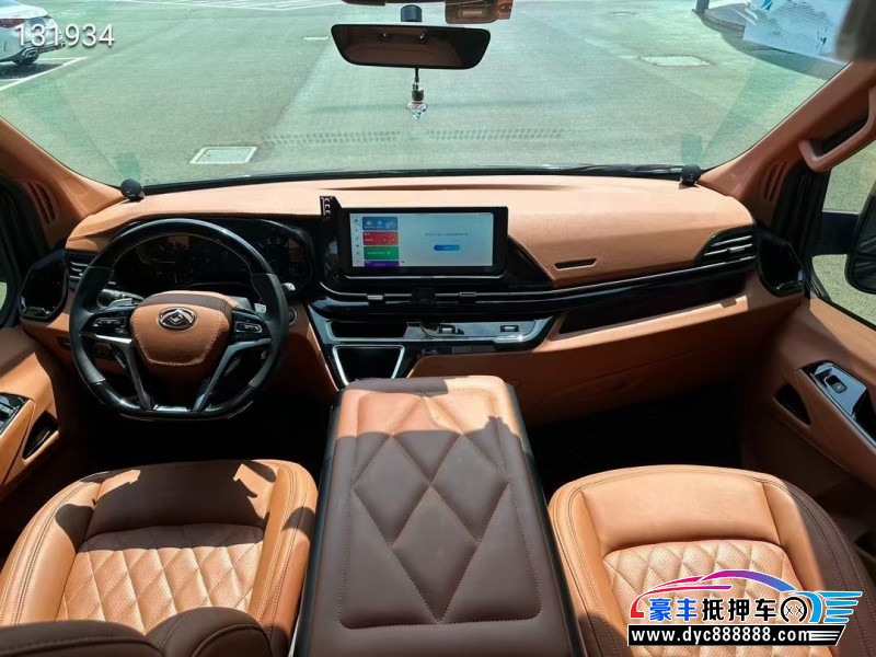 24年上汽大通V90轿车抵押车出售