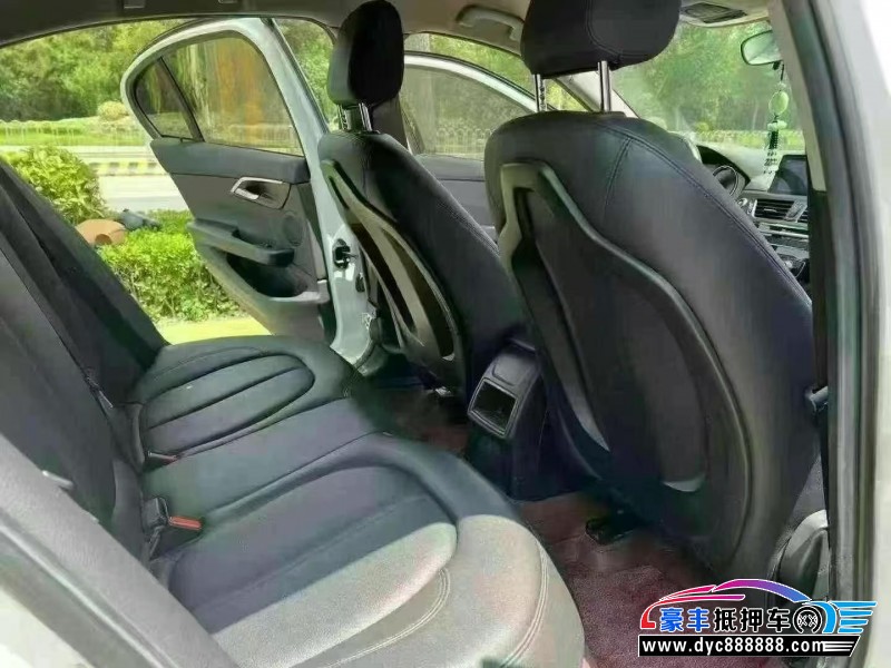 20年宝马1系轿车抵押车出售