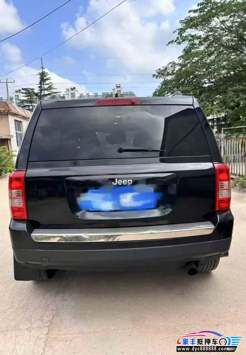 14年Jeep自由客轿车抵押车出售