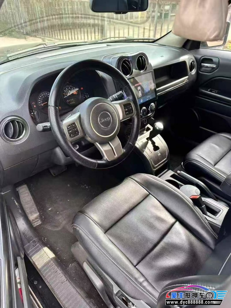 14年Jeep自由客轿车抵押车出售