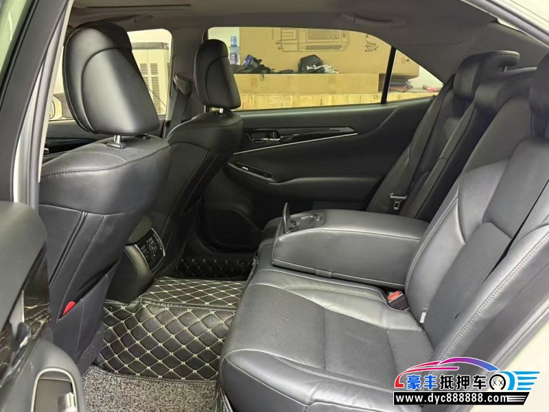 18年丰田皇冠轿车抵押车出售