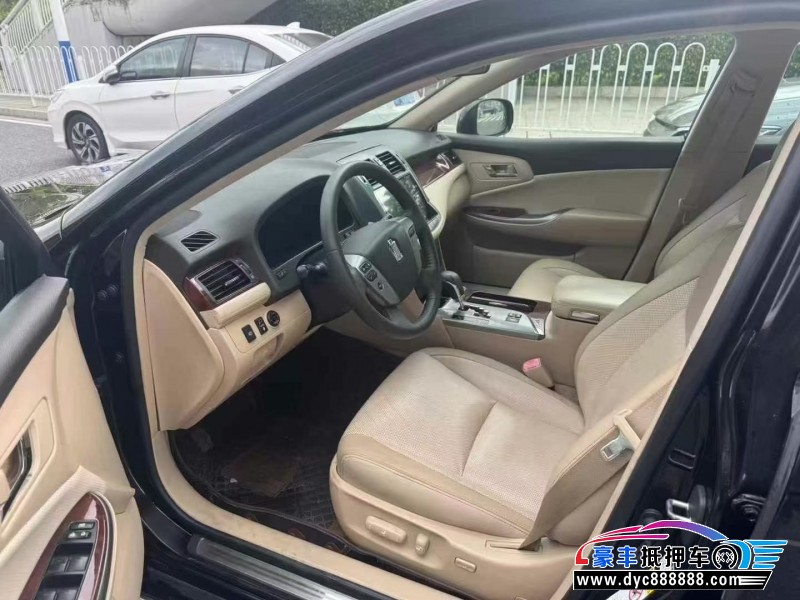 13年丰田皇冠轿车抵押车出售