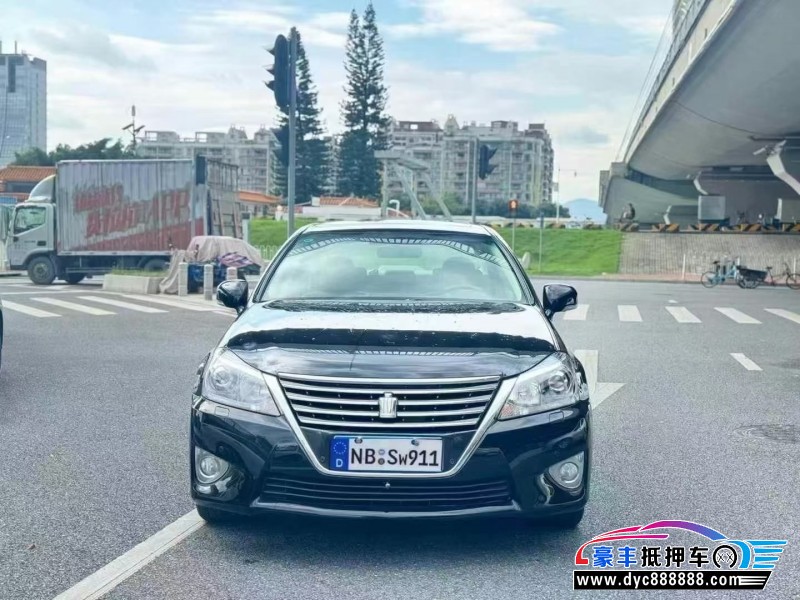 13年丰田皇冠轿车抵押车出售