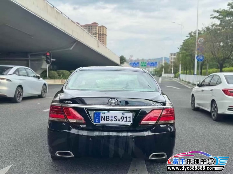 13年丰田皇冠轿车抵押车出售