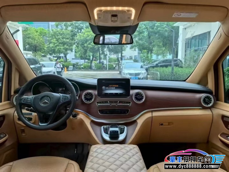 18年奔驰V轿车抵押车出售