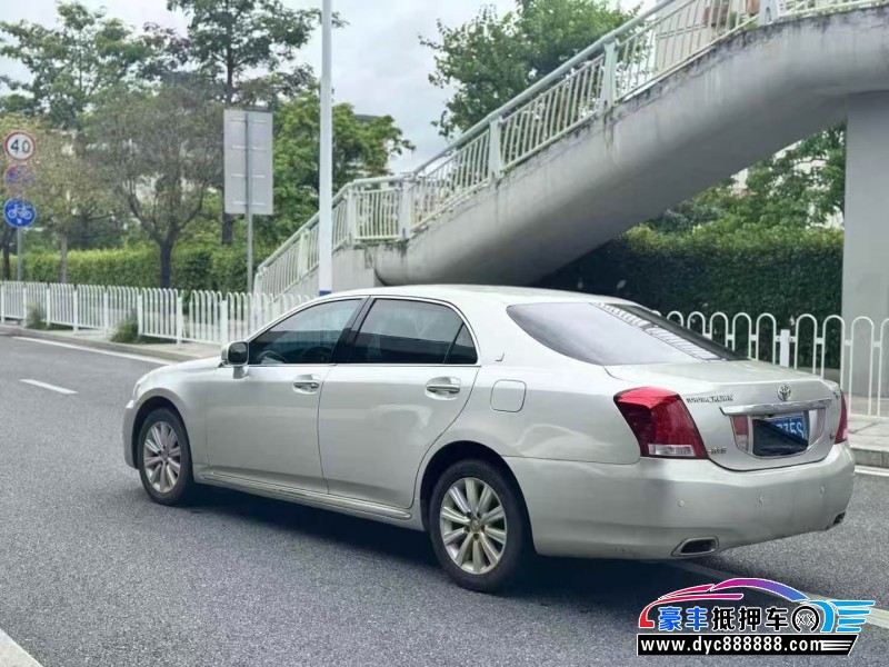 11年丰田皇冠轿车抵押车出售