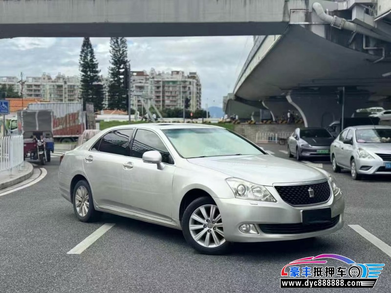 11年丰田皇冠轿车抵押车出售