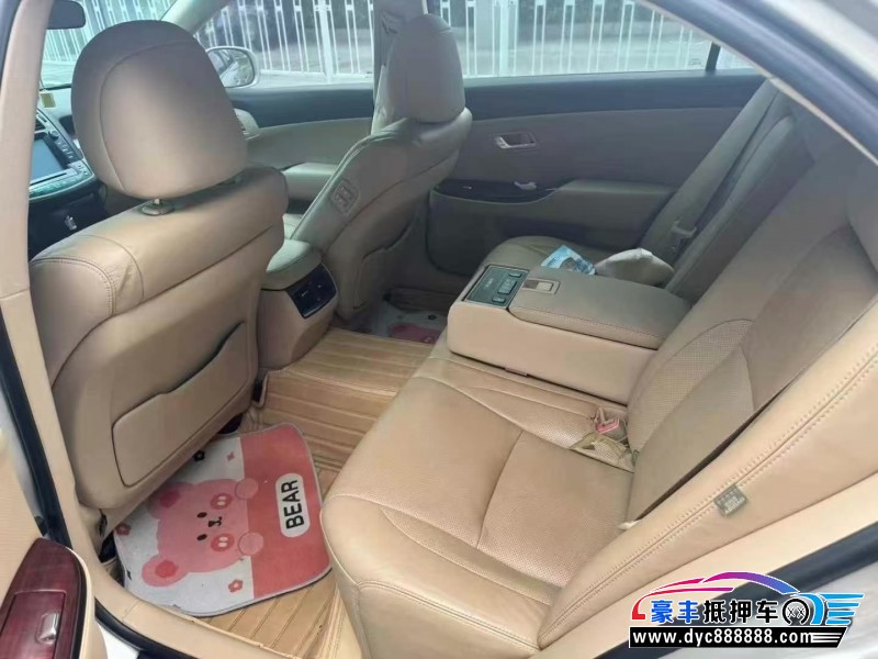 11年丰田皇冠轿车抵押车出售