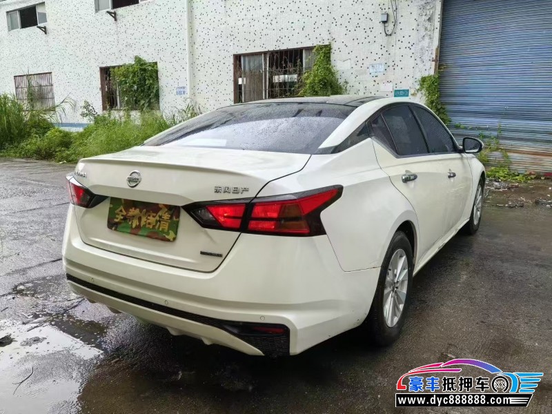 20年日产天籁轿车抵押车出售