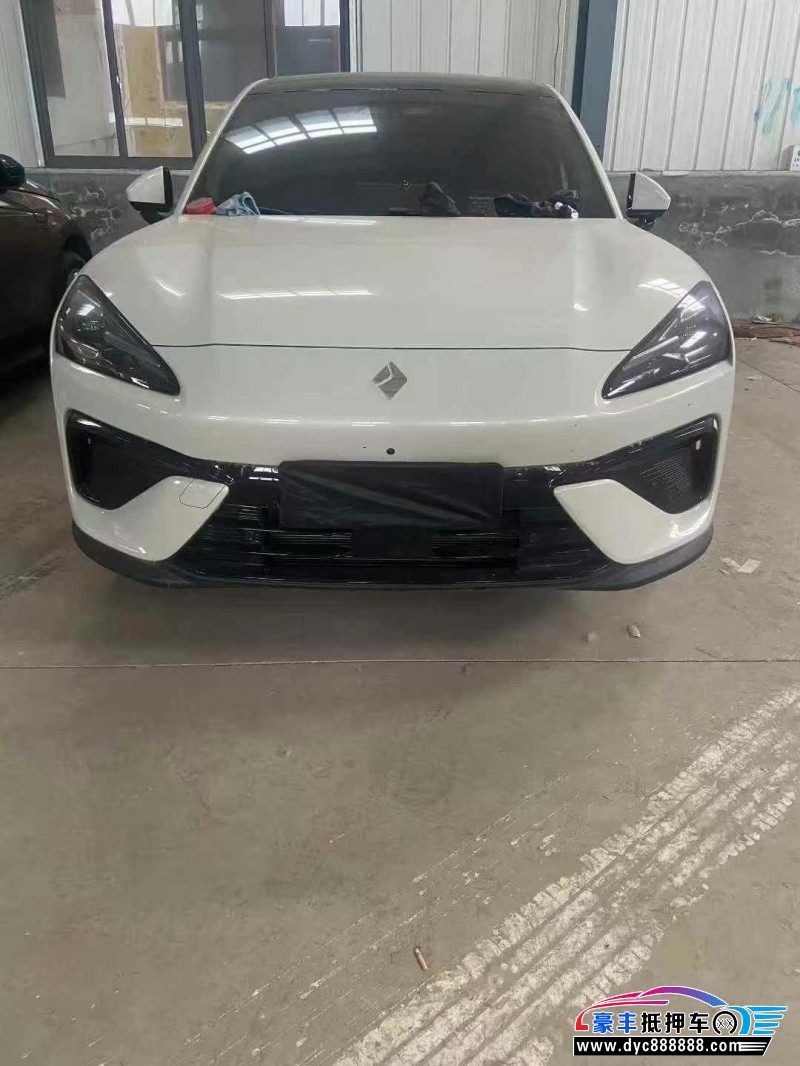 25年宝骏云朵轿车抵押车出售