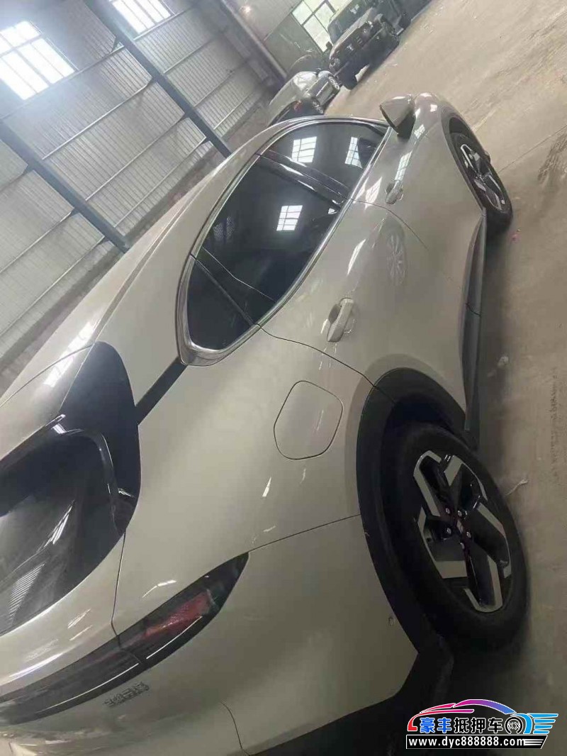 25年宝骏云朵轿车抵押车出售