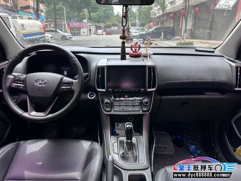 19年现代ix35轿车抵押车出售