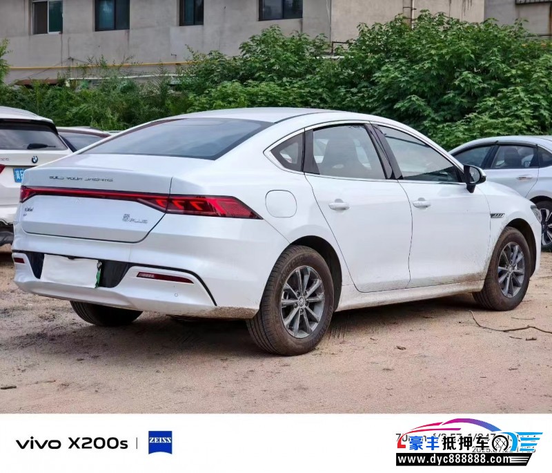 25年比亚迪秦轿车抵押车出售