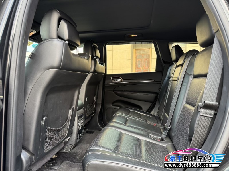 17年Jeep大切诺基轿车抵押车出售