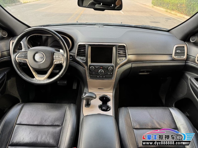 17年Jeep大切诺基轿车抵押车出售