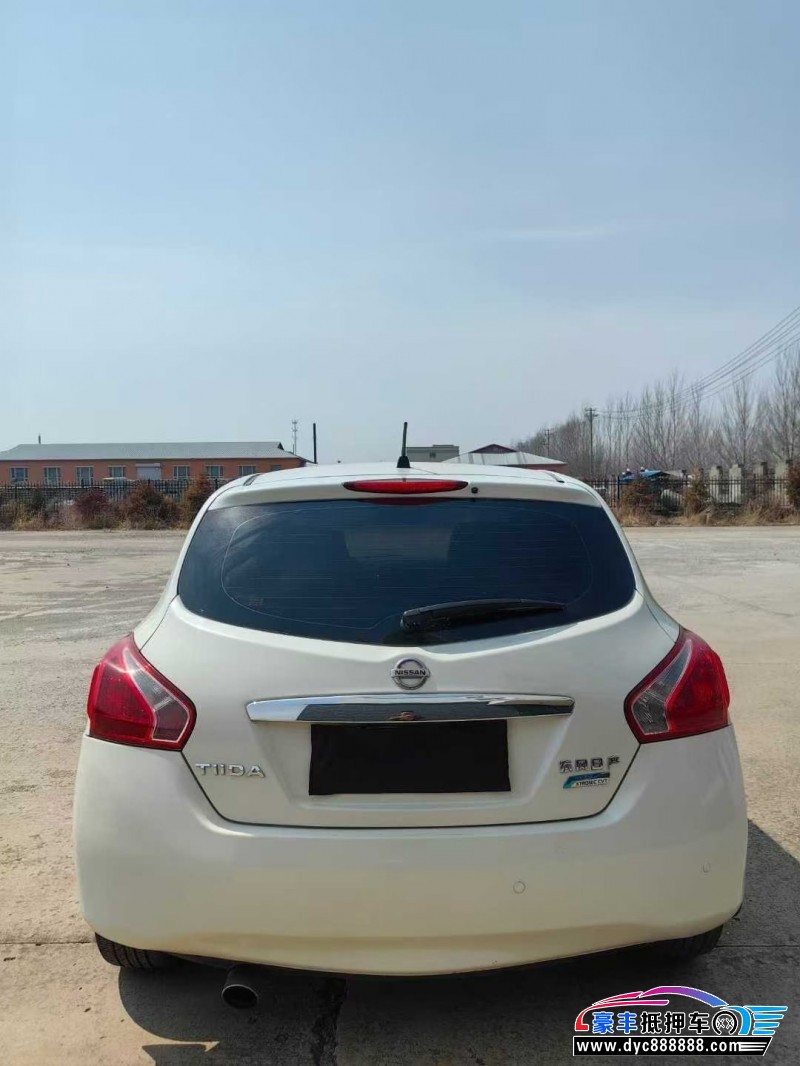 15年日产骐达轿车抵押车出售