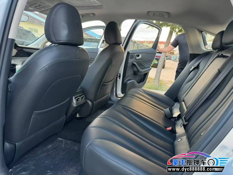 25年荣威D7轿车抵押车出售