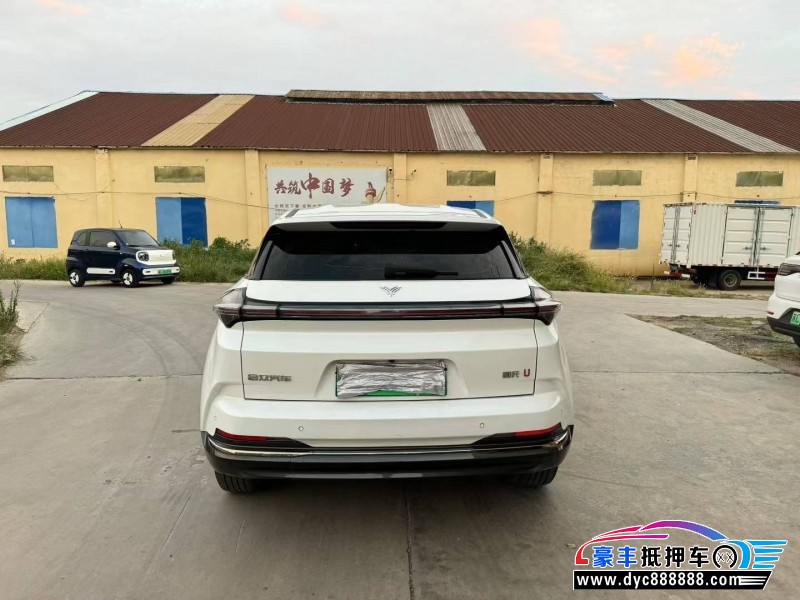 23年哪吒U轿车抵押车出售