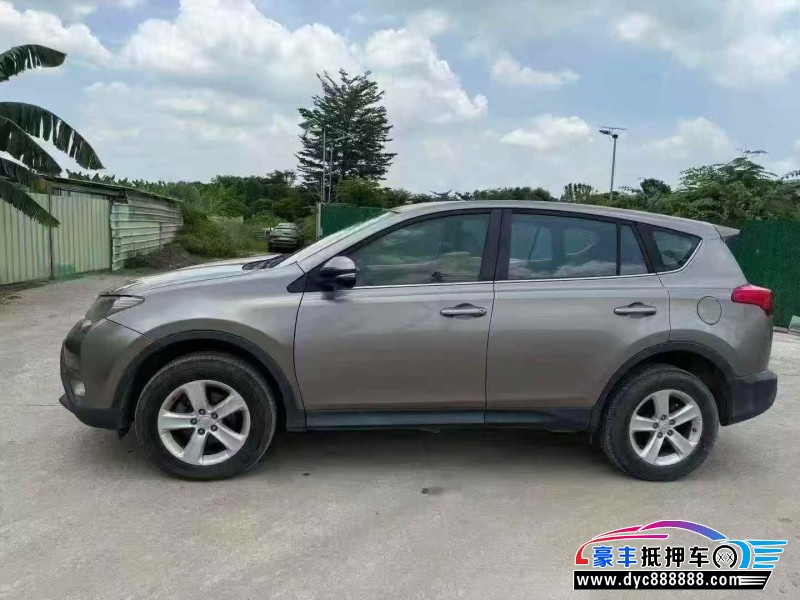 14年丰田RAV4轿车抵押车出售
