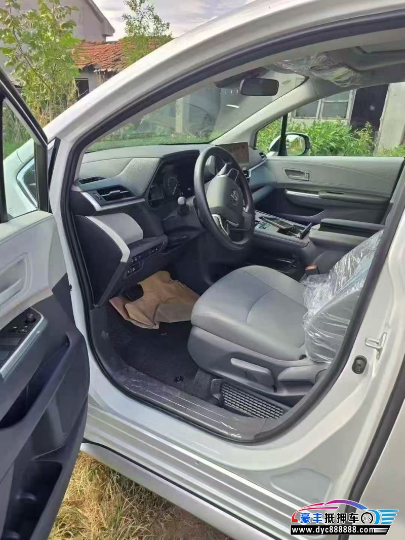 25年丰田格瑞维亚轿车抵押车出售