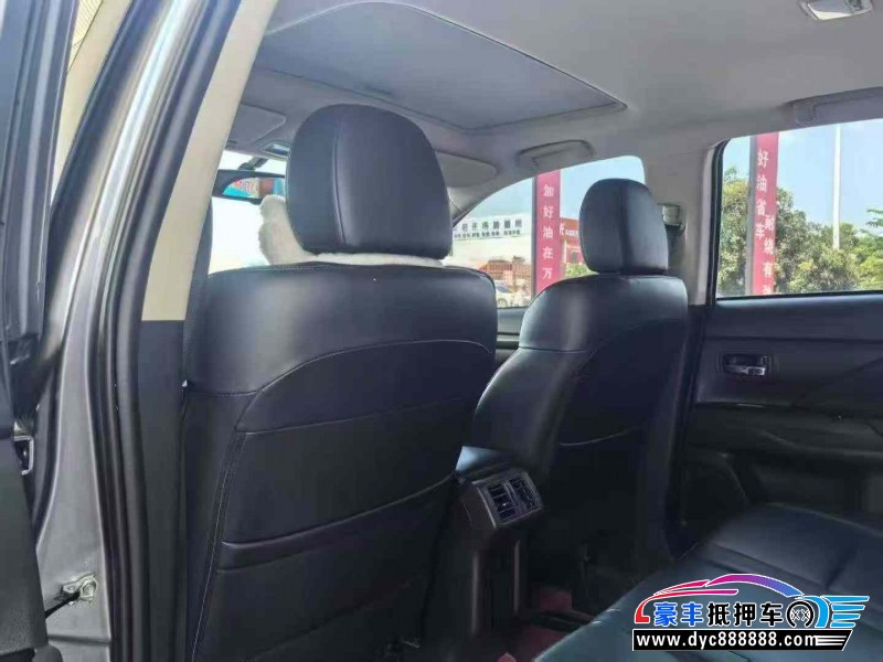 20年三菱欧蓝德轿车抵押车出售