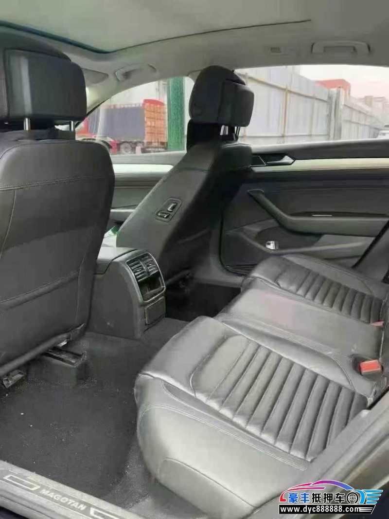 18年大众迈腾轿车抵押车出售