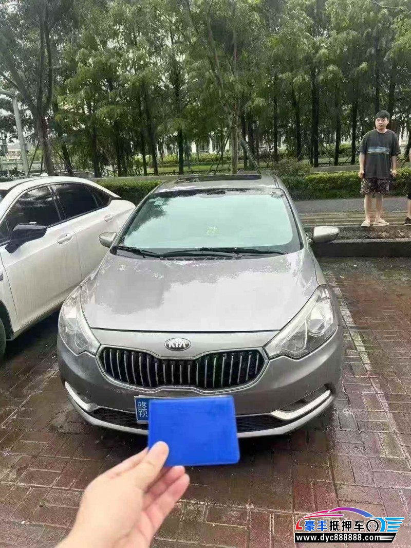 13年起亚K3轿车抵押车出售