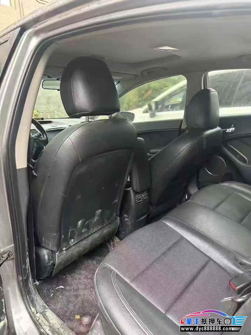 13年起亚K3轿车抵押车出售