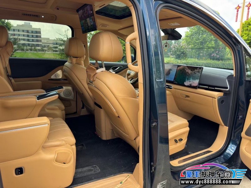 24年岚图梦想家轿车抵押车出售