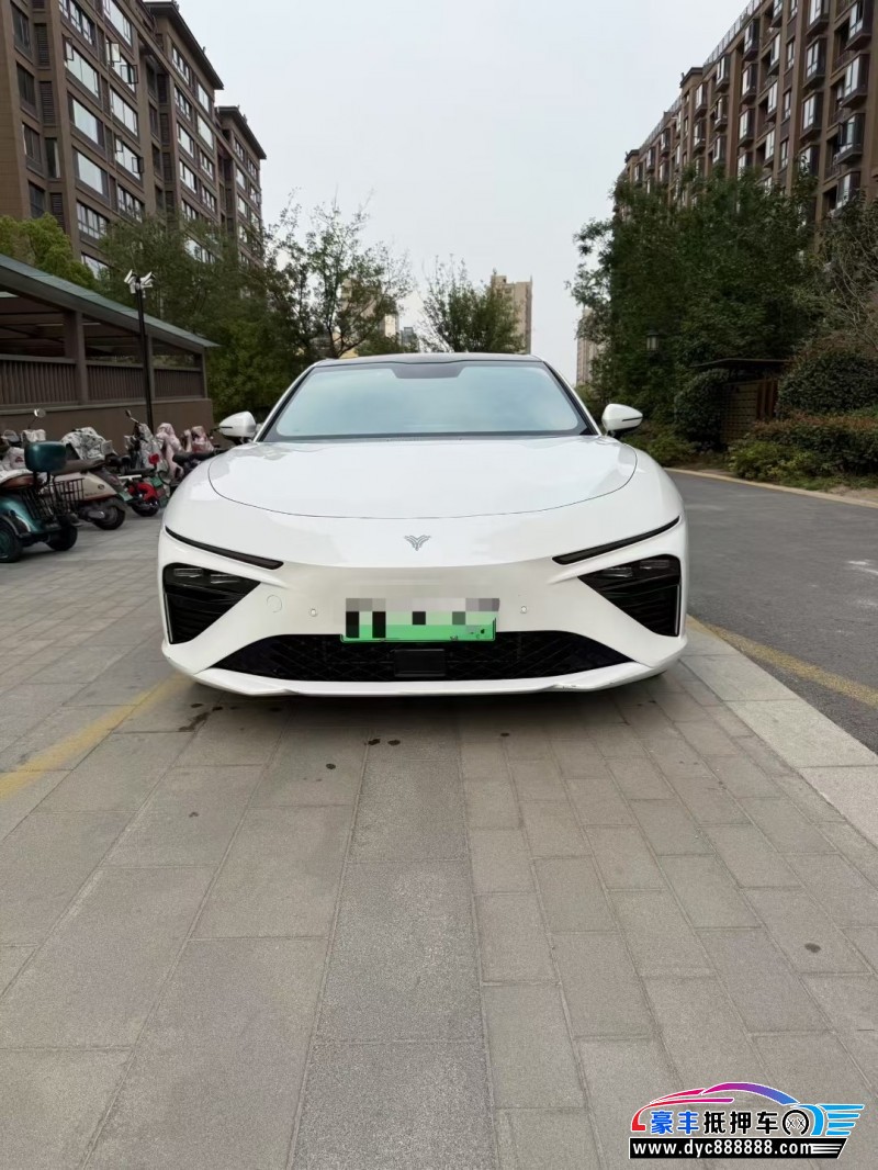 抵押车出售24年哪吒S轿车