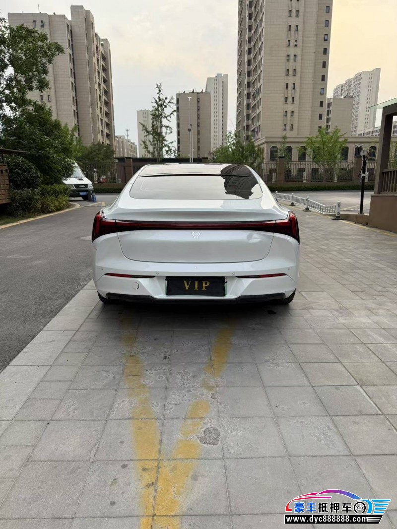 24年哪吒S轿车抵押车出售