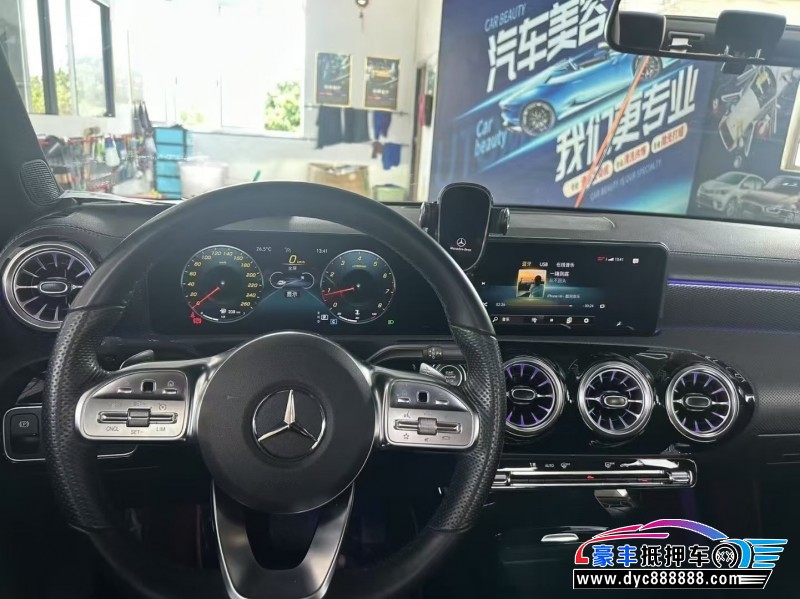 22年奔驰A轿车抵押车出售