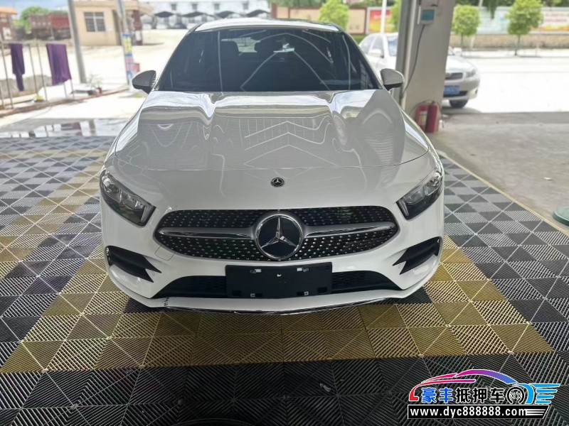 22年奔驰A轿车抵押车出售