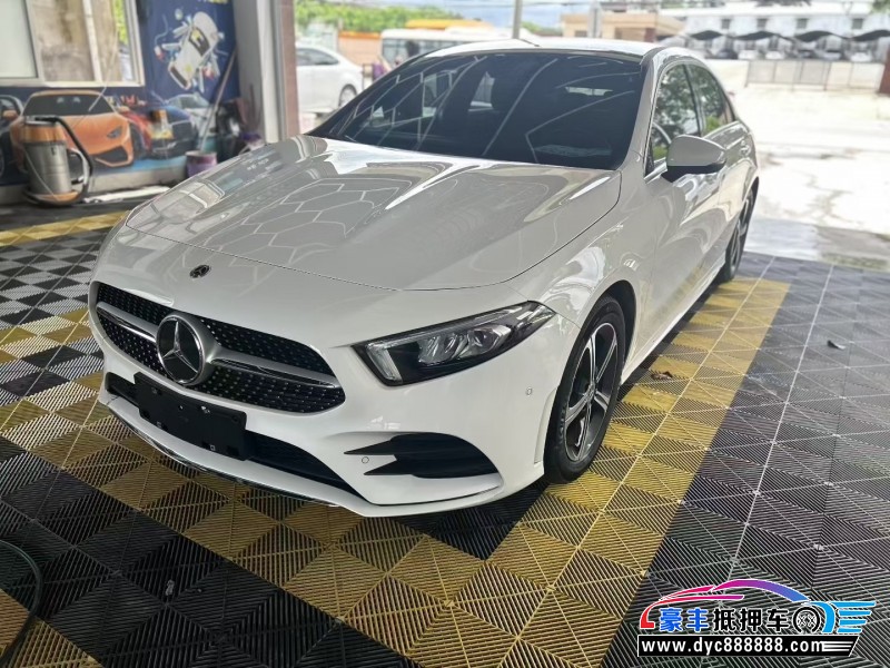 22年奔驰A轿车抵押车出售
