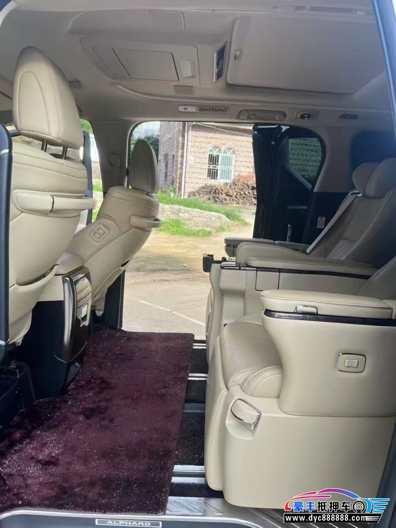 20年丰田埃尔法轿车抵押车出售