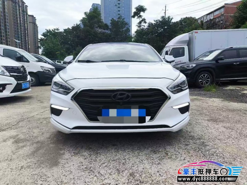 抵押车出售17年现代名图轿车