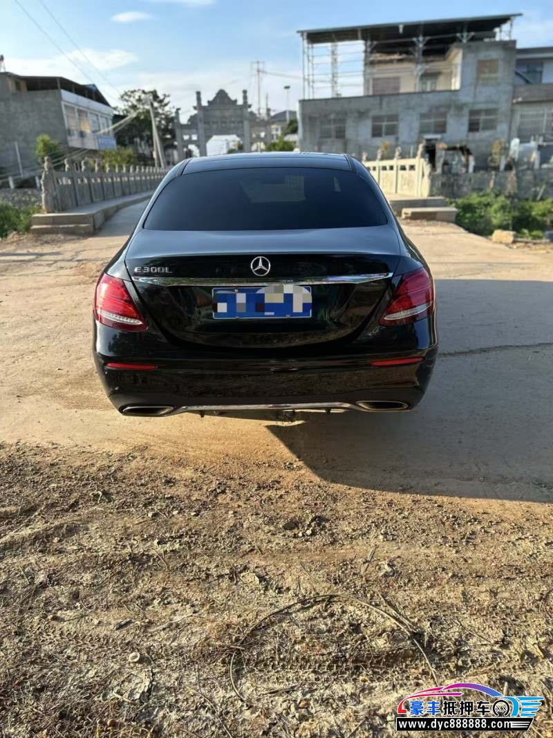 17年奔驰E轿车抵押车出售