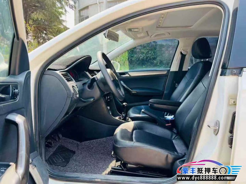 15年大众桑塔纳轿车抵押车出售