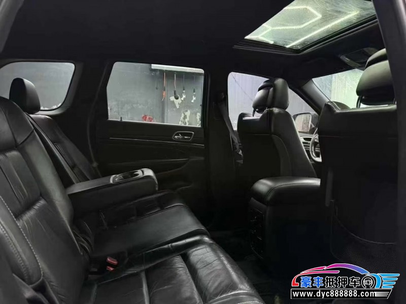 15年Jeep大切诺基轿车抵押车出售