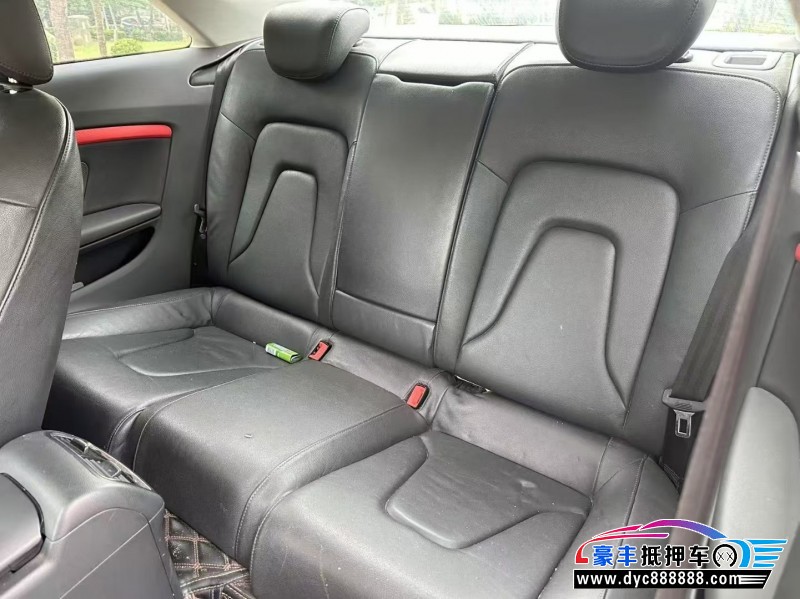 10年奥迪A5轿车抵押车出售